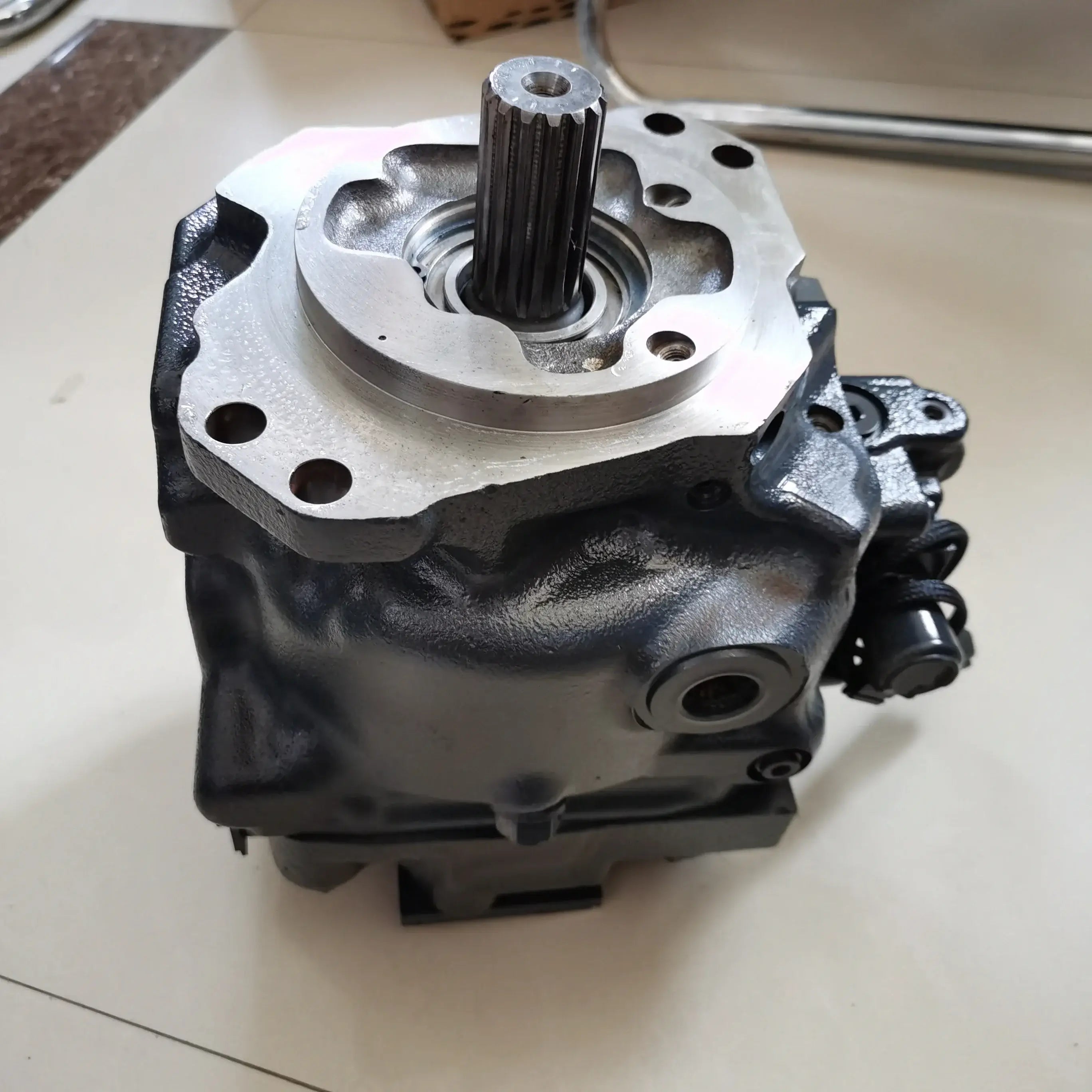 Hydraulic Fan Motor Pump 708-1U-00133 for Komatsu D275A-5