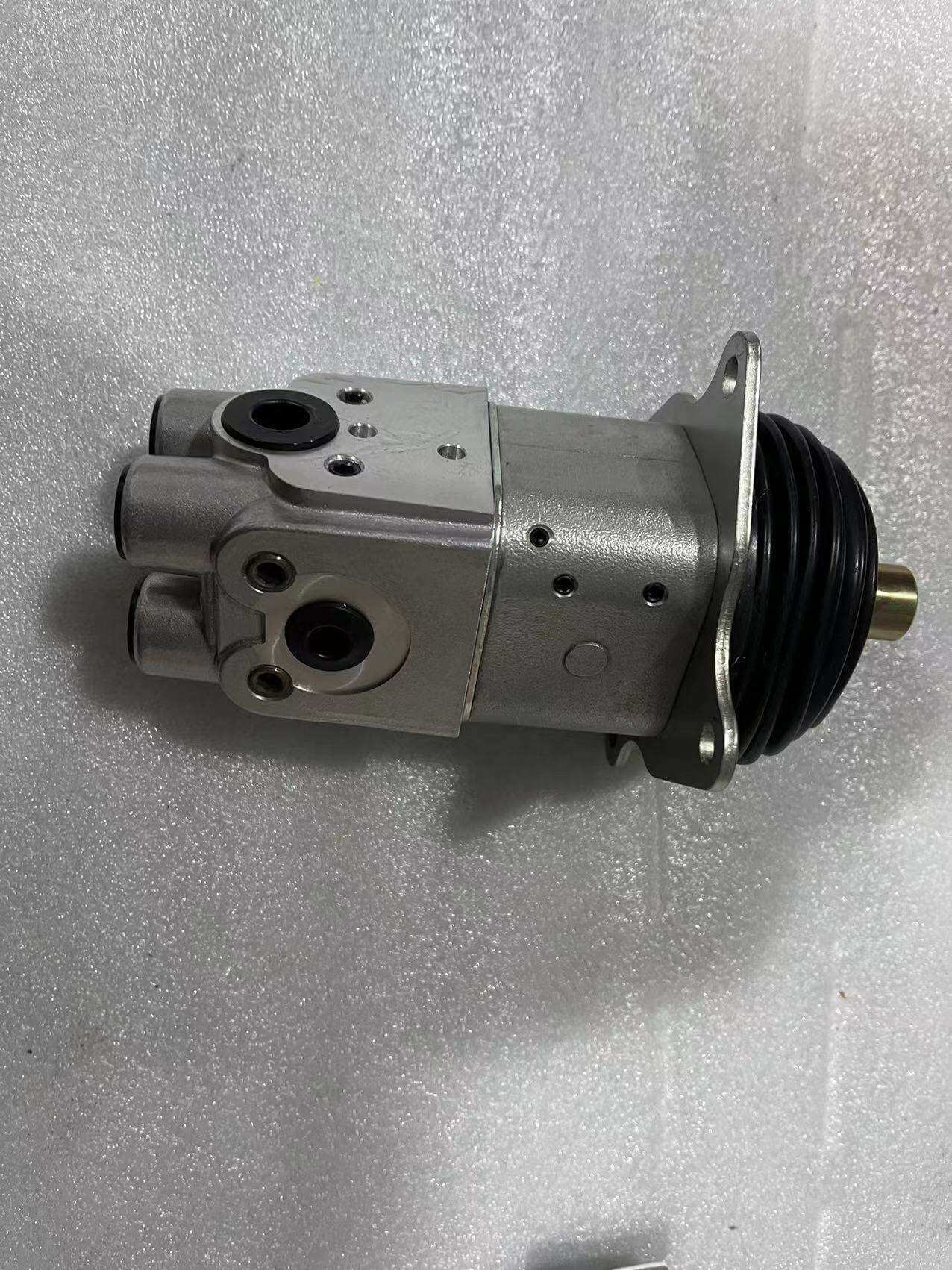 Pilot Valve 702-16-01340 / 702-16-01341 for Komatsu D65PX-12