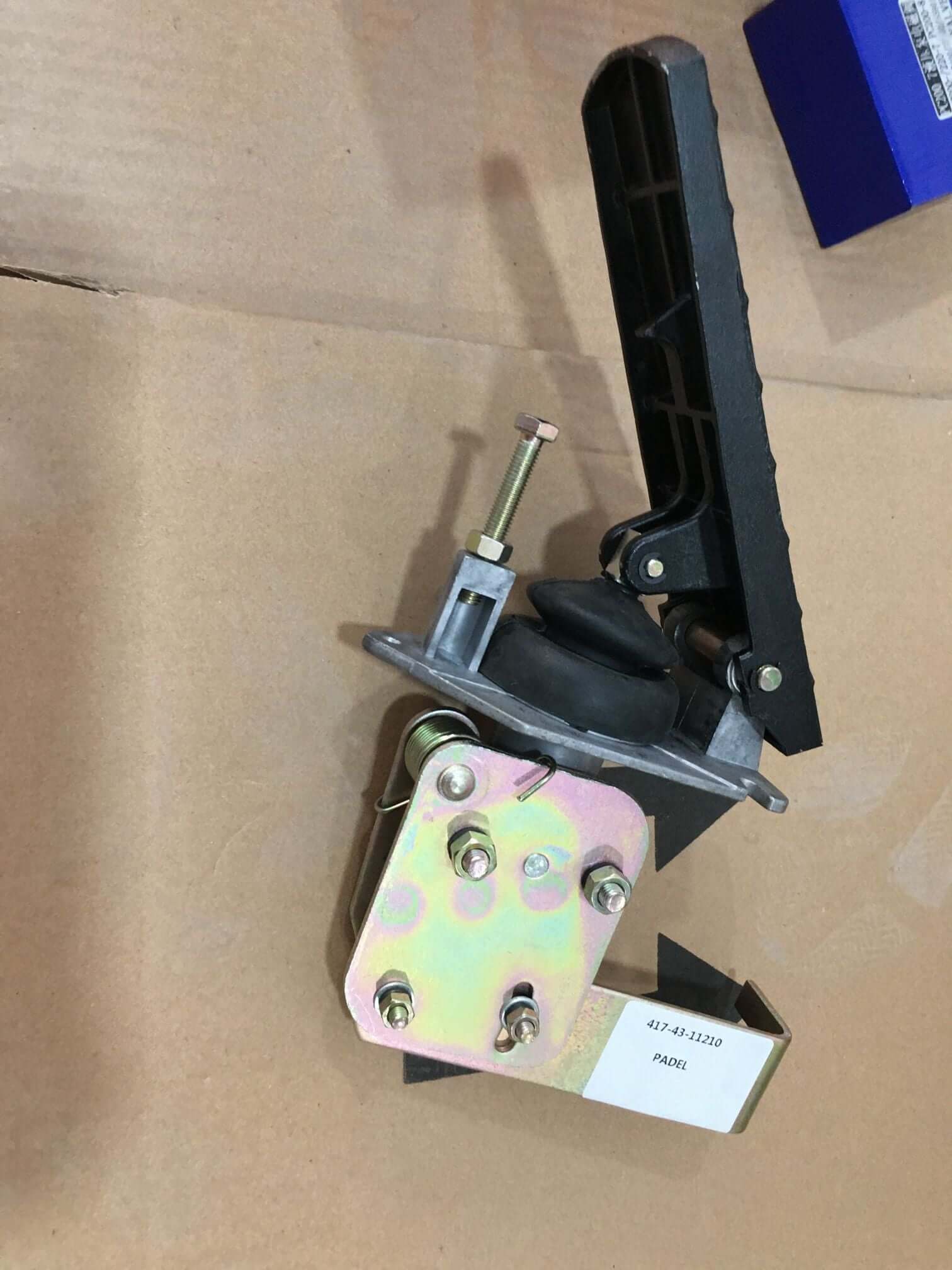 Engine Control Pedal 417-43-11210 for KOMATSU Wheel Loader WA320-3 WA380-3 WA420-3 WA470-3