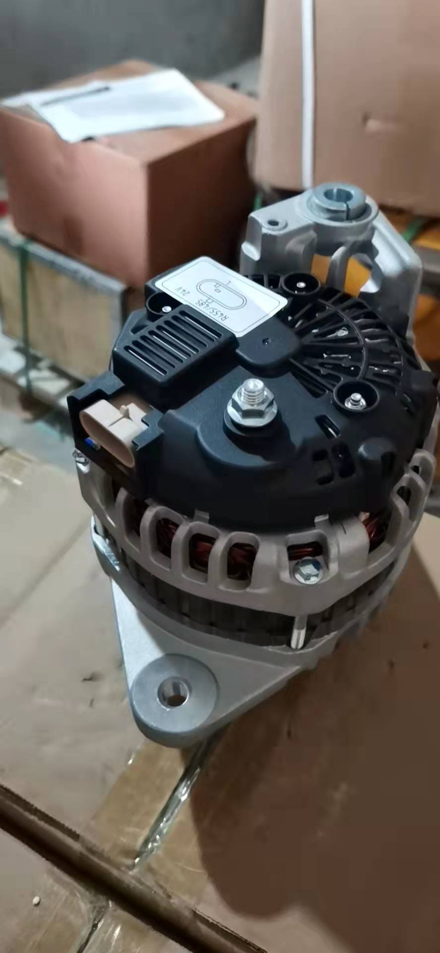 Alternator 21Q6-42002 for Hyundai R140LC-7 R210LC-7 Excavator