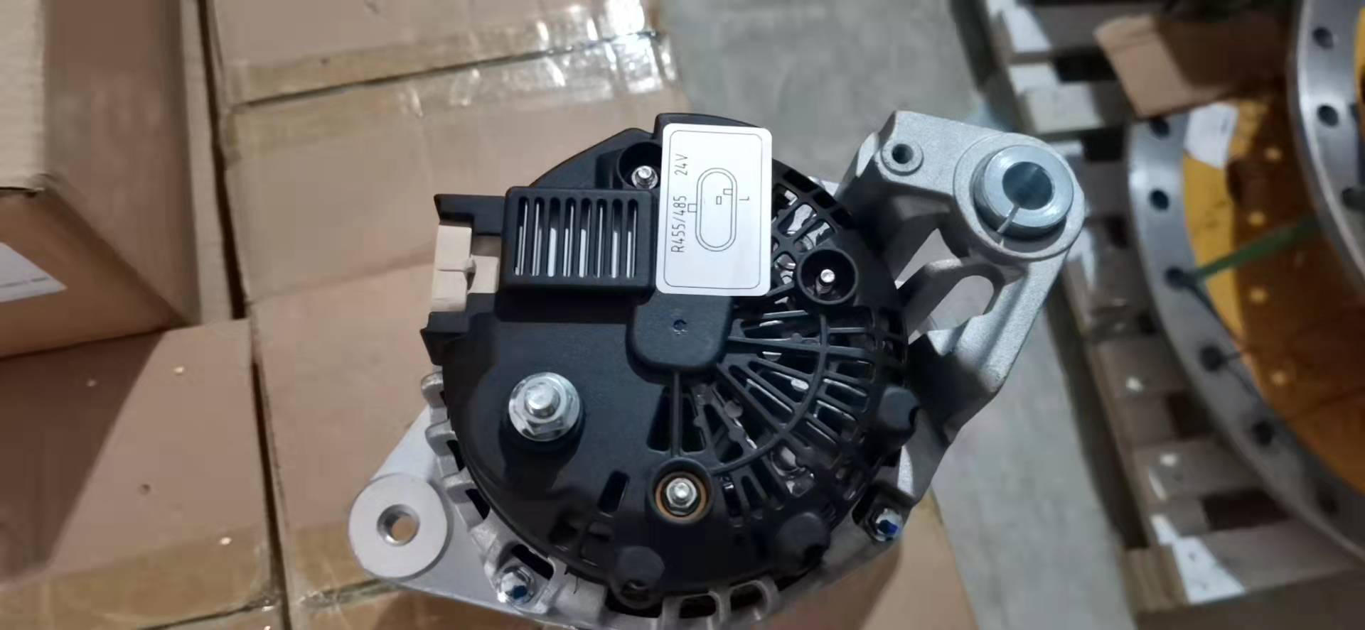 Alternator 21Q6-42002 for Hyundai R140LC-7 R210LC-7 Excavator