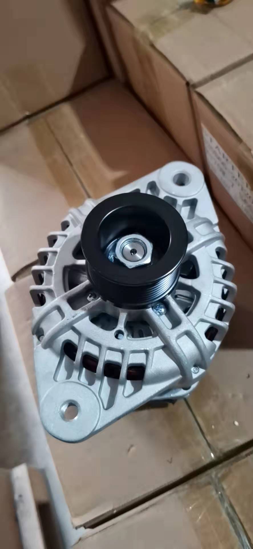 Alternator 21Q6-42002 for Hyundai R140LC-7 R210LC-7 Excavator