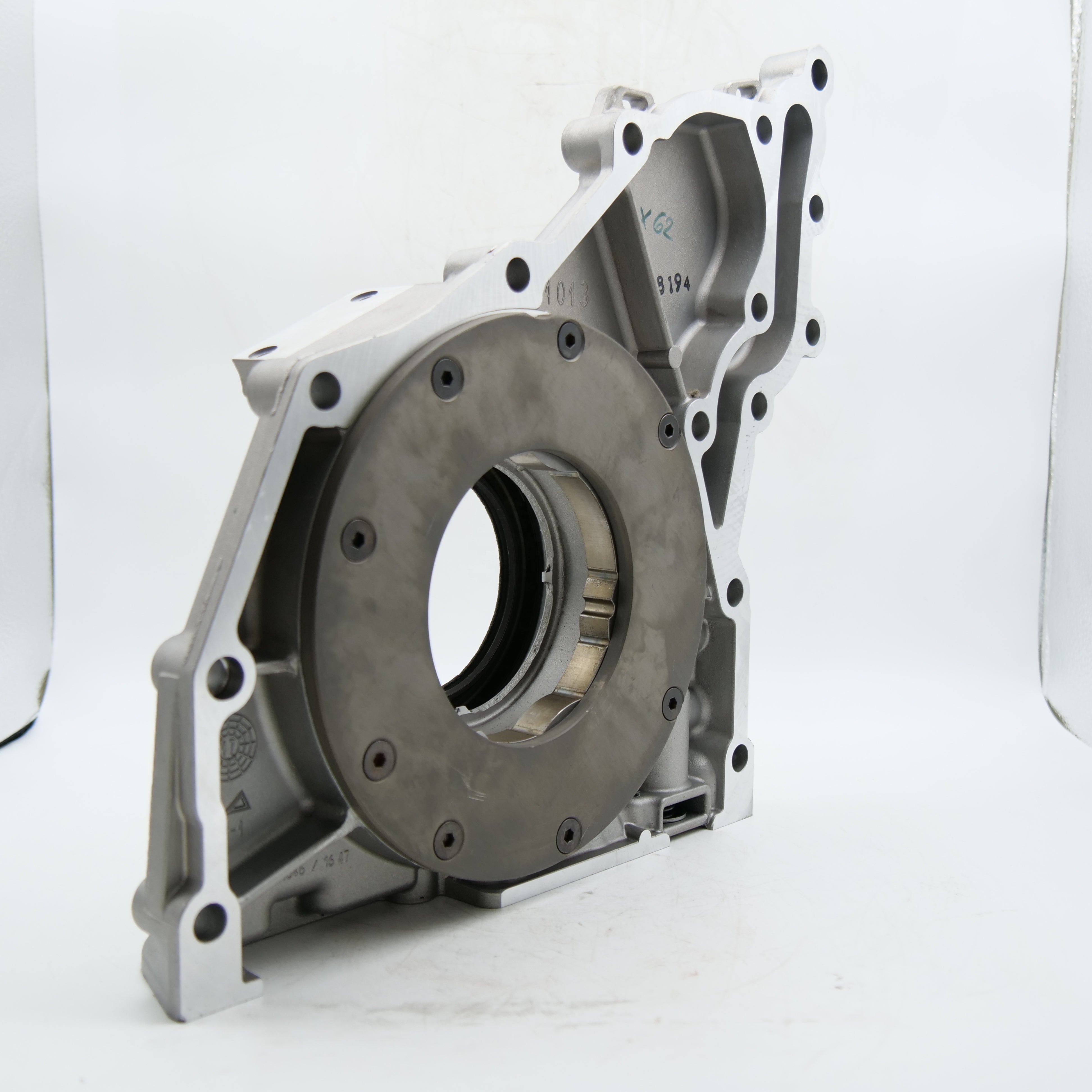 Front Cover Oil Pump VOE04515832 for Volvo D7E Engine